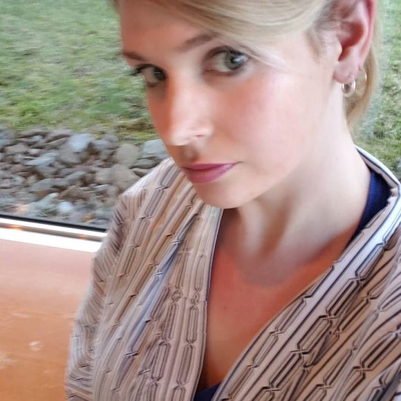 Meet your Posher, Jessica - Picture 1 of 1